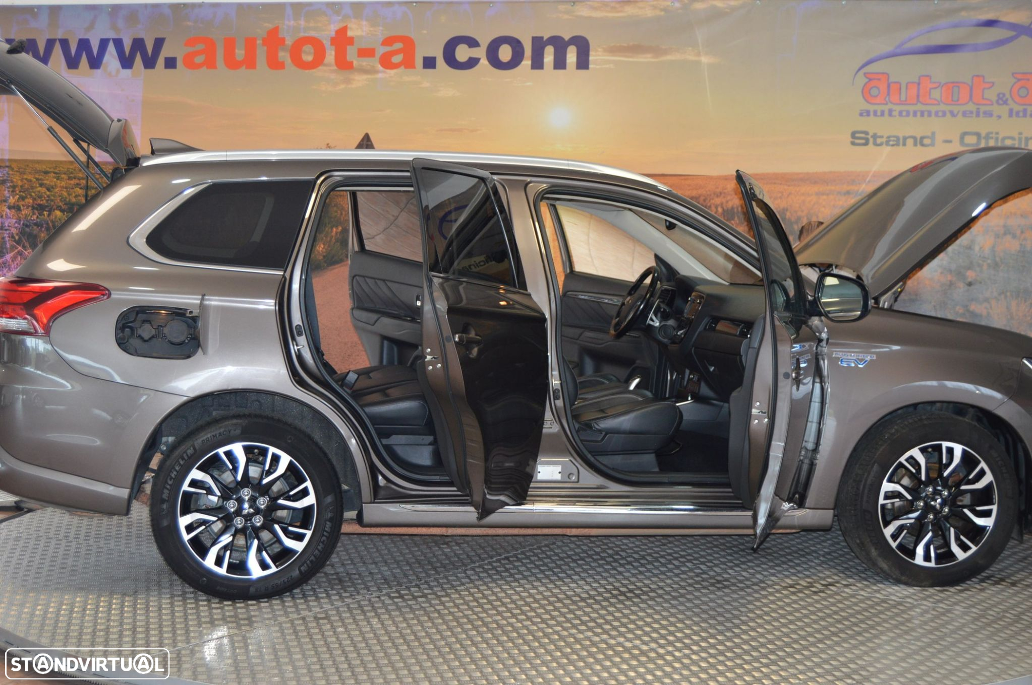 Mitsubishi Outlander 2.0 PHEV Instyle Navi - 14