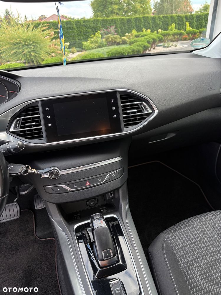 Peugeot 308 1.5 BlueHDi Active Pack Business S&S EAT8 - 31