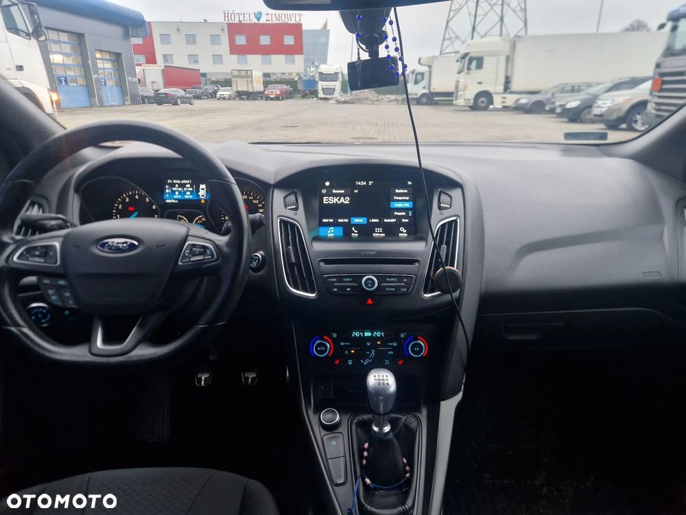 Ford Focus 1.5 EcoBoost ST-Line - 9