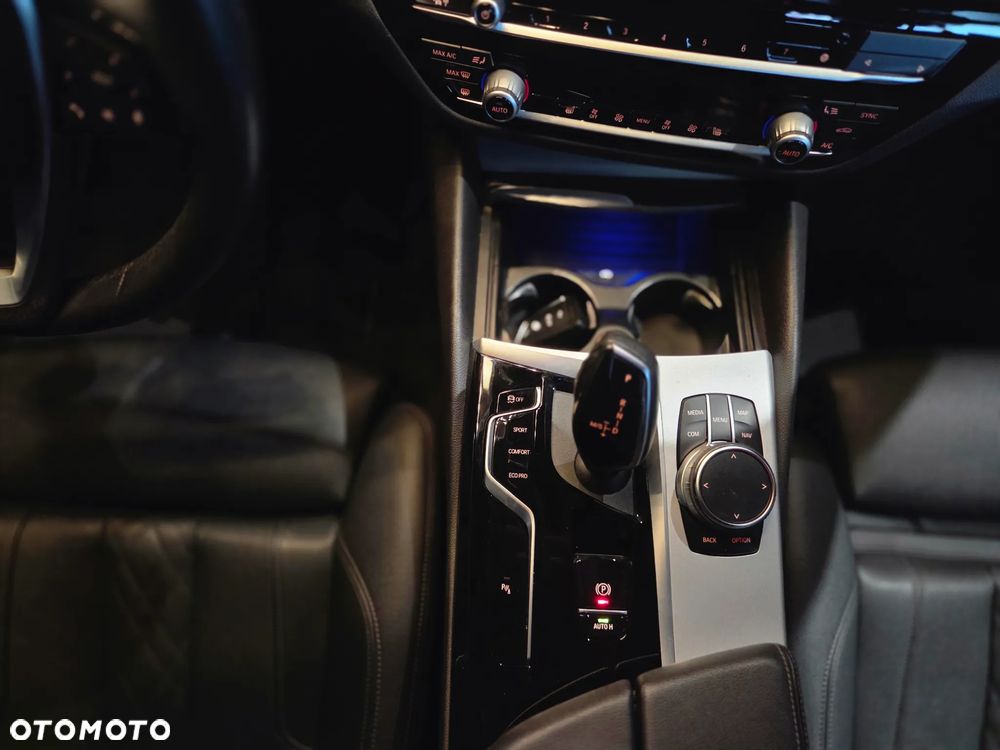 BMW Seria 5 520d xDrive MHEV - 15