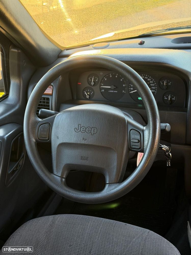 Jeep Grand Cherokee 4.0 Laredo - 9