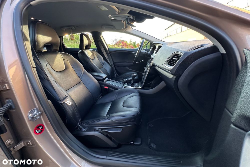 Volvo V40 D4 Inscription - 24