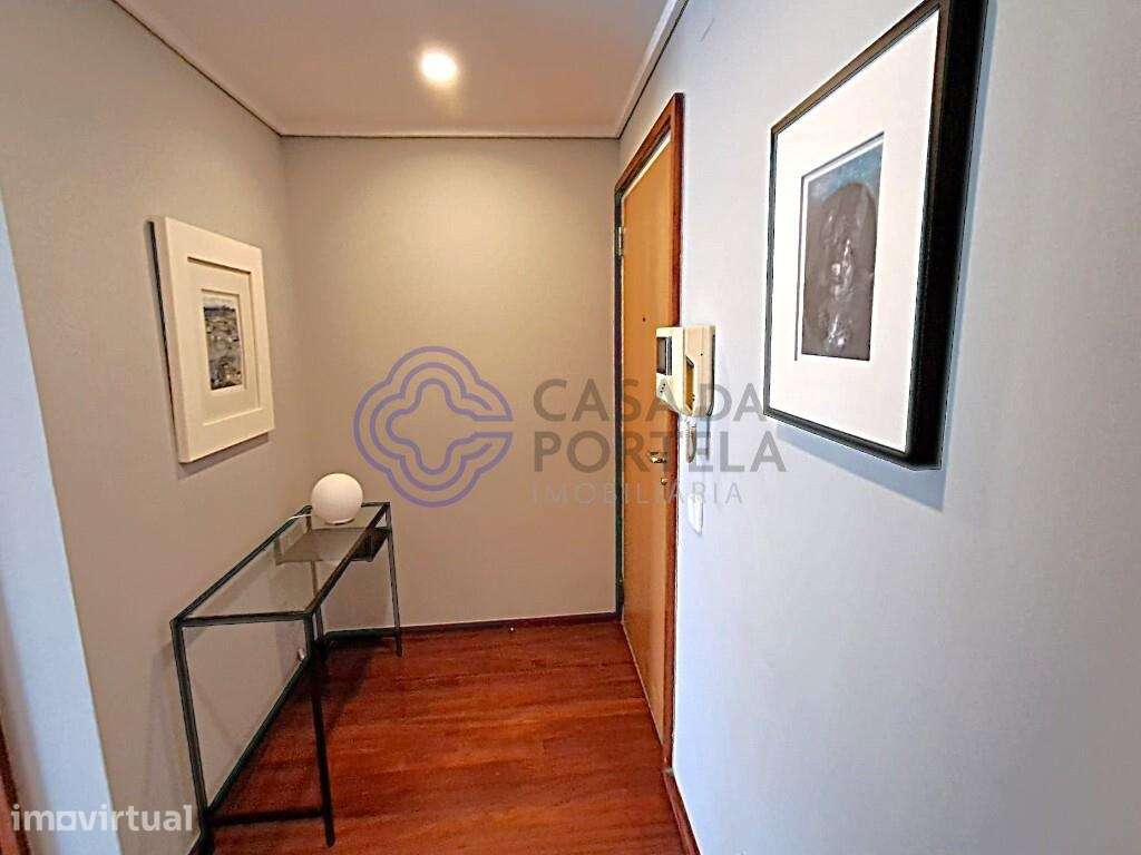 Arrendamento apartamento T1 mobilado e equipado, garagem, varanda, em - Grande imagem: 2/22