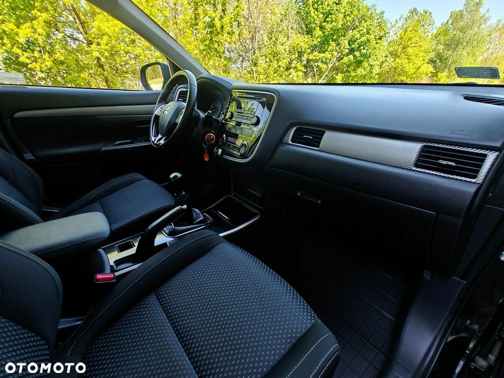 Mitsubishi Outlander - 15
