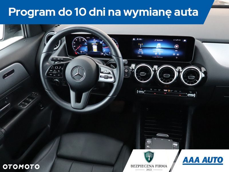 Mercedes-Benz GLA - 9