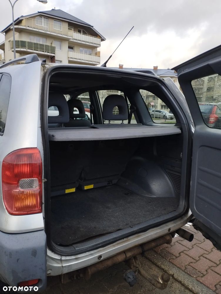 Toyota RAV4 2.0 D-4D 4x4 - 28