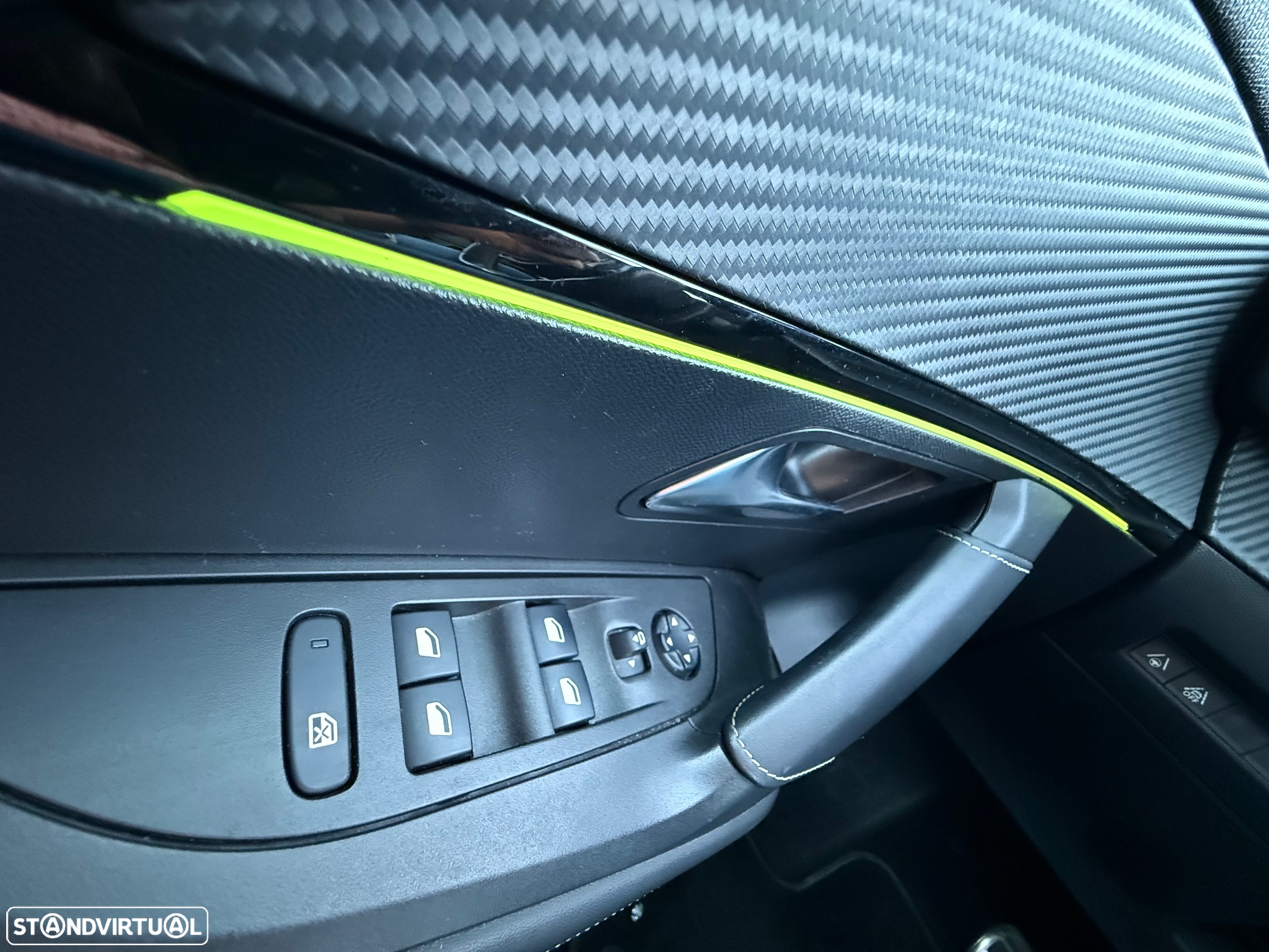 Peugeot e-2008 50 kWh GT - 11
