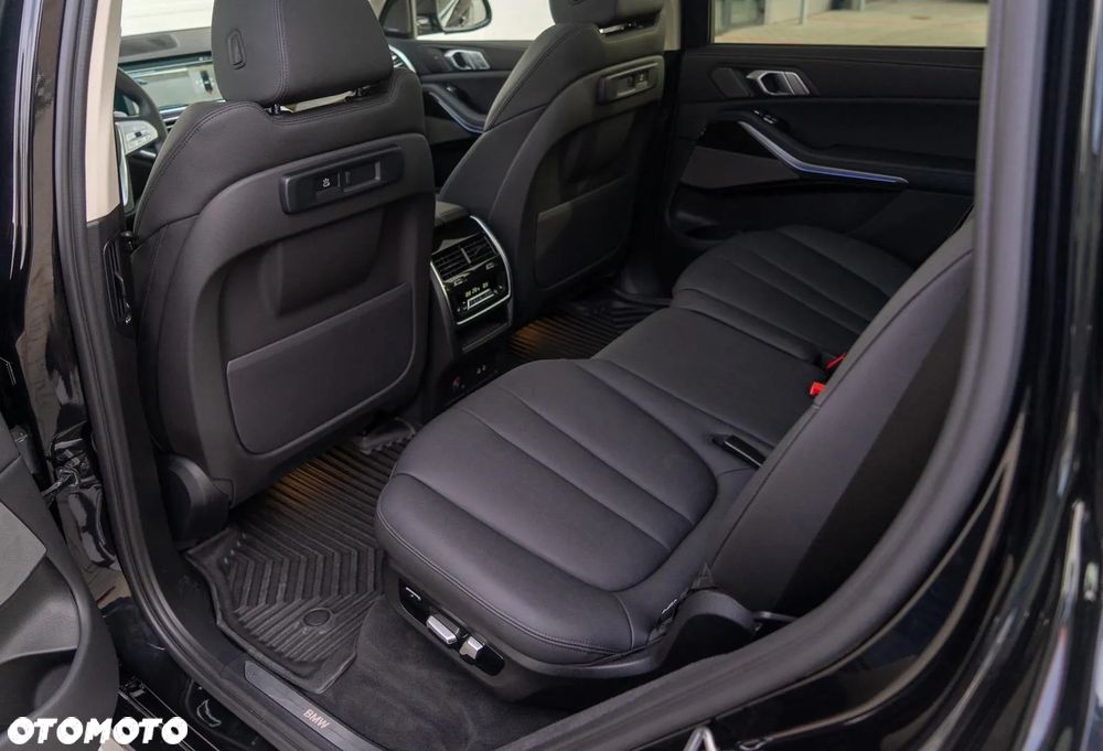 BMW X7 - 24