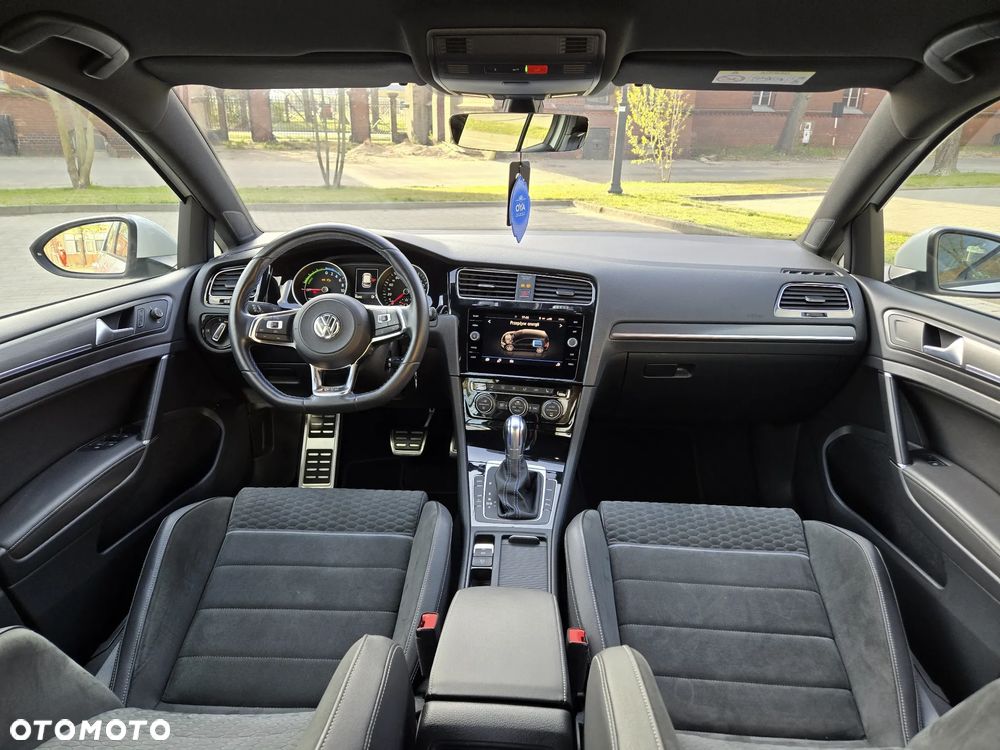 Volkswagen Golf - 25