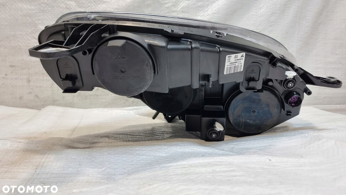 Opel Combo D lampa lewa przód 520868580E - 8