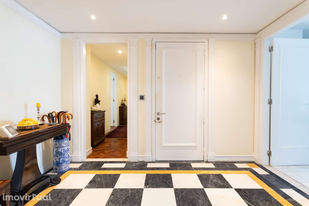 Apartamento Luxuoso na Avenida da República: 6 Quartos com Varandas e - Grande imagem: 3/36