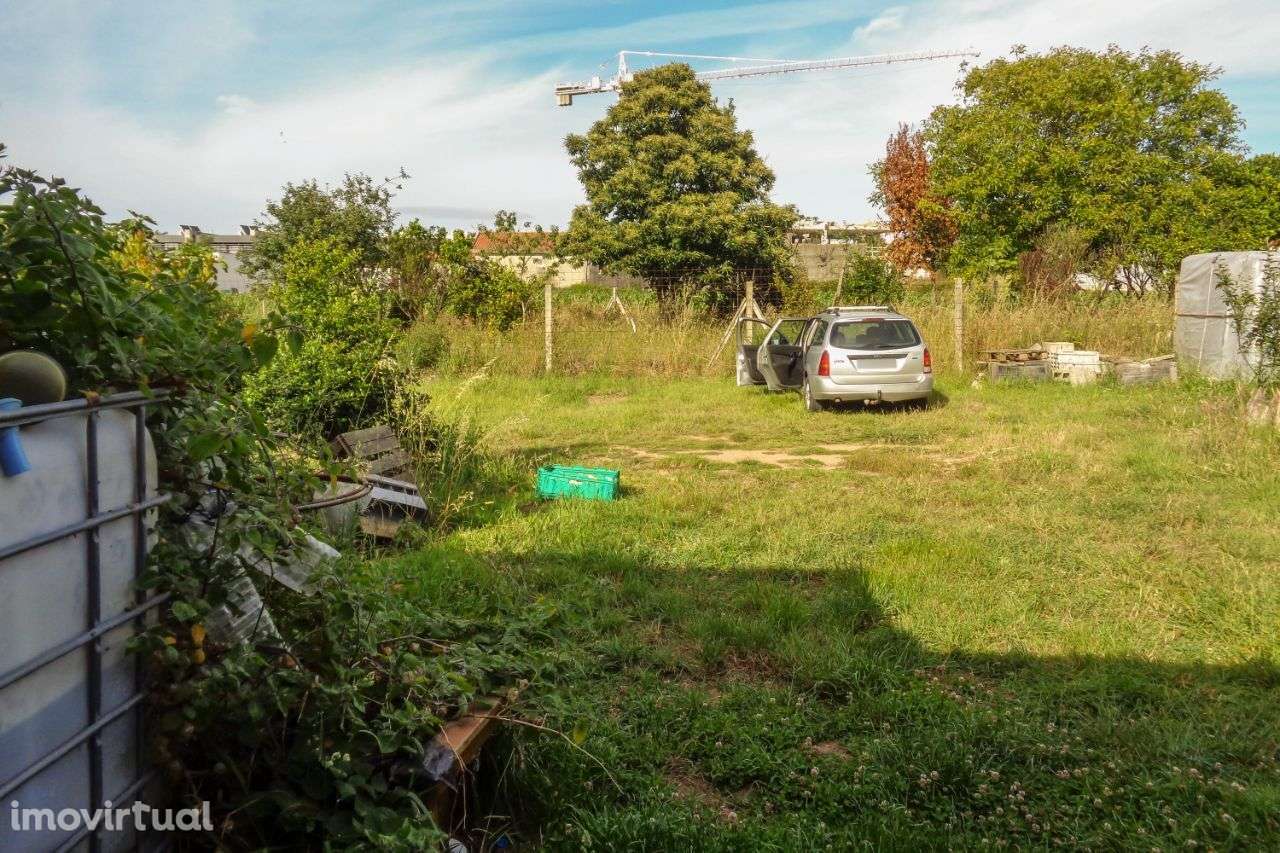 Terreno c/ viabilidade de construção de 2 moradias, perto da praia. - Grande imagem: 4/6