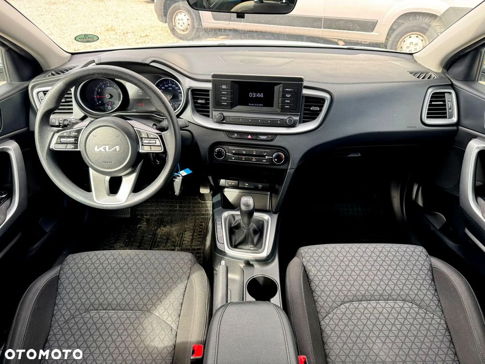 Kia Ceed - 11