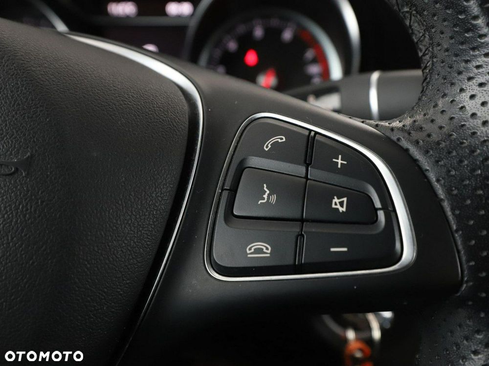Mercedes-Benz GLA 200 7G-DCT Style - 30