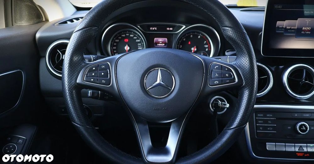 Mercedes-Benz CLA 180 7G-DCT Peak Edition - 13