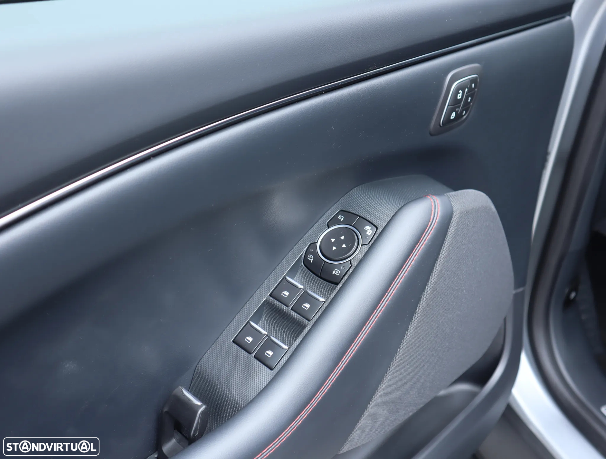 Ford Mustang Mach-E 75.7 kWh Premium AWD - 33