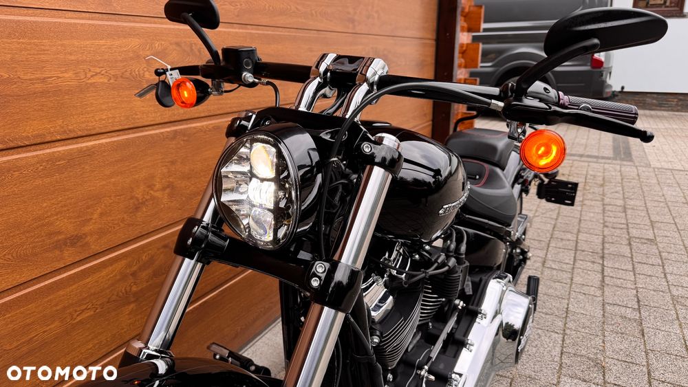 Harley-Davidson Softail Breakout - 9