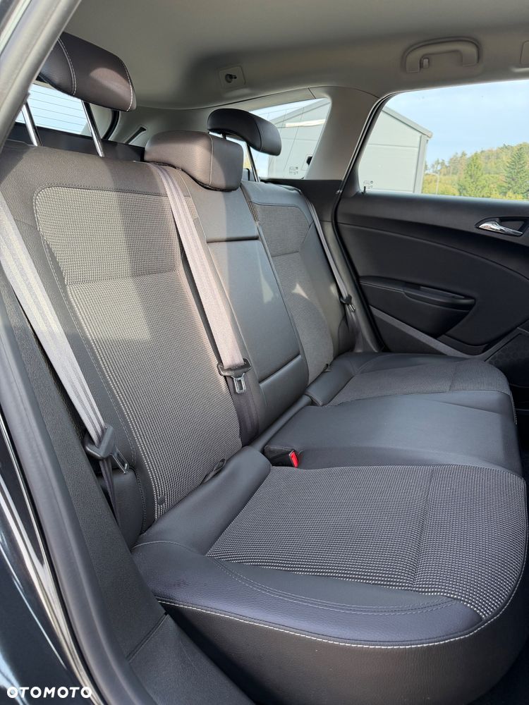Opel Astra 1.4 Turbo Exklusiv - 25