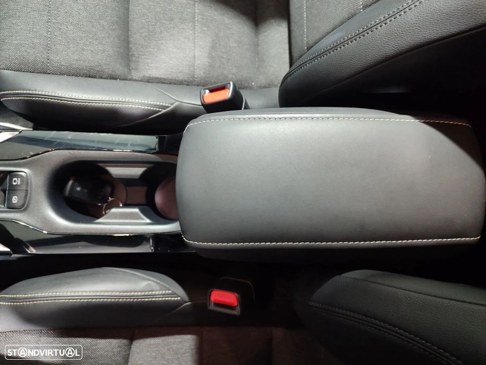 Toyota Corolla 1.8 Hybrid Exclusive - 30