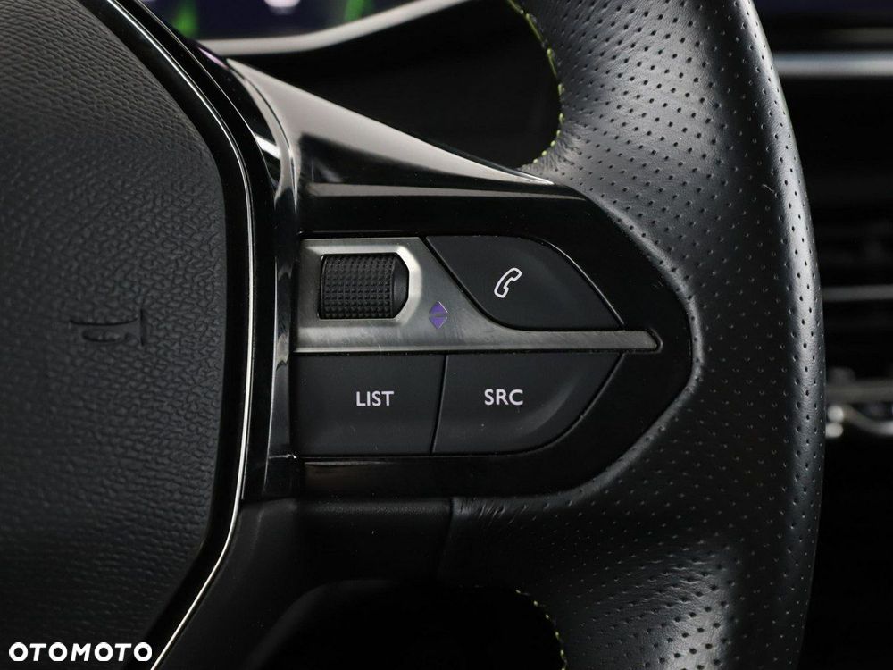 Peugeot 2008 1.2 PureTech GT Line S&S - 32