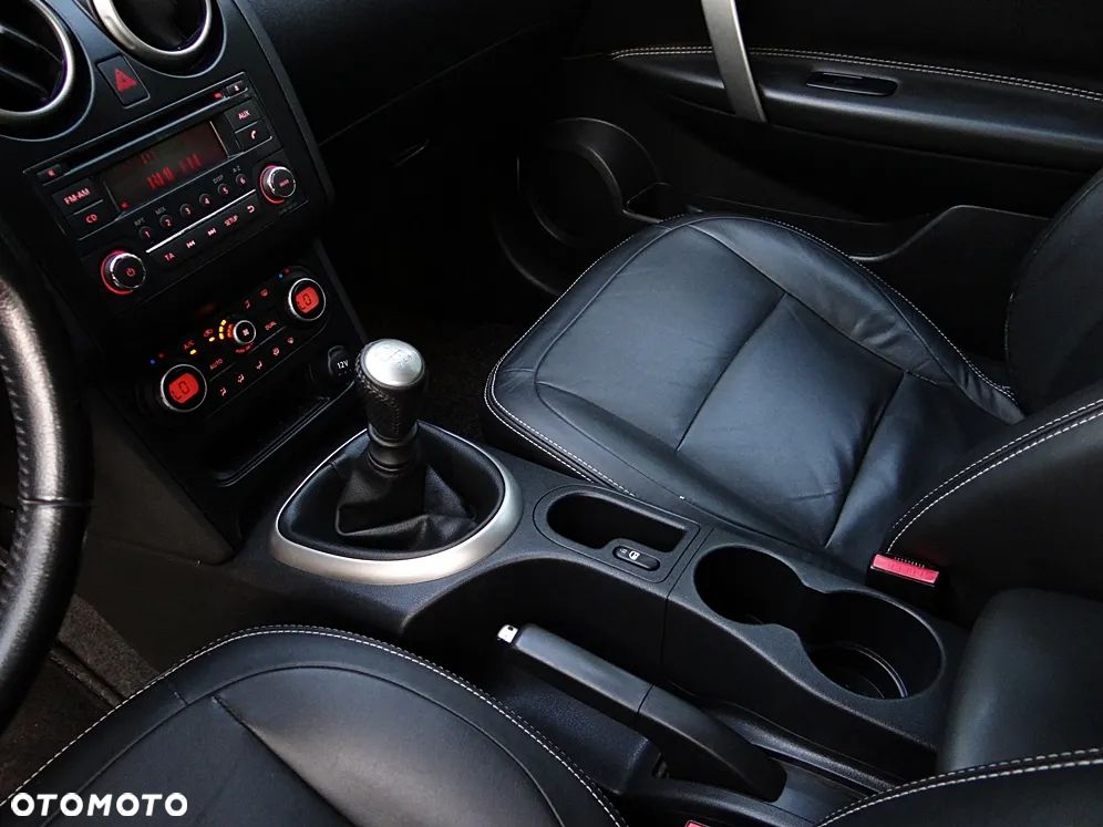 Nissan Qashqai 2.0 lounge - 26