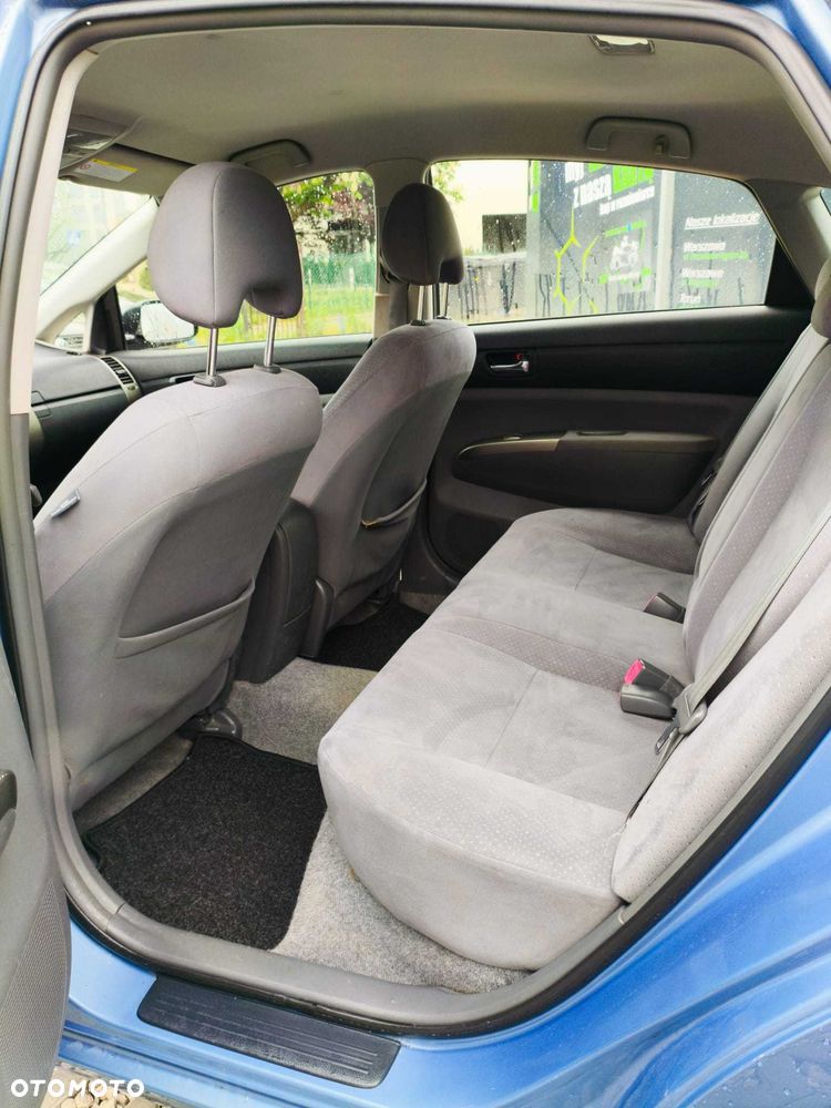 Toyota Prius - 4