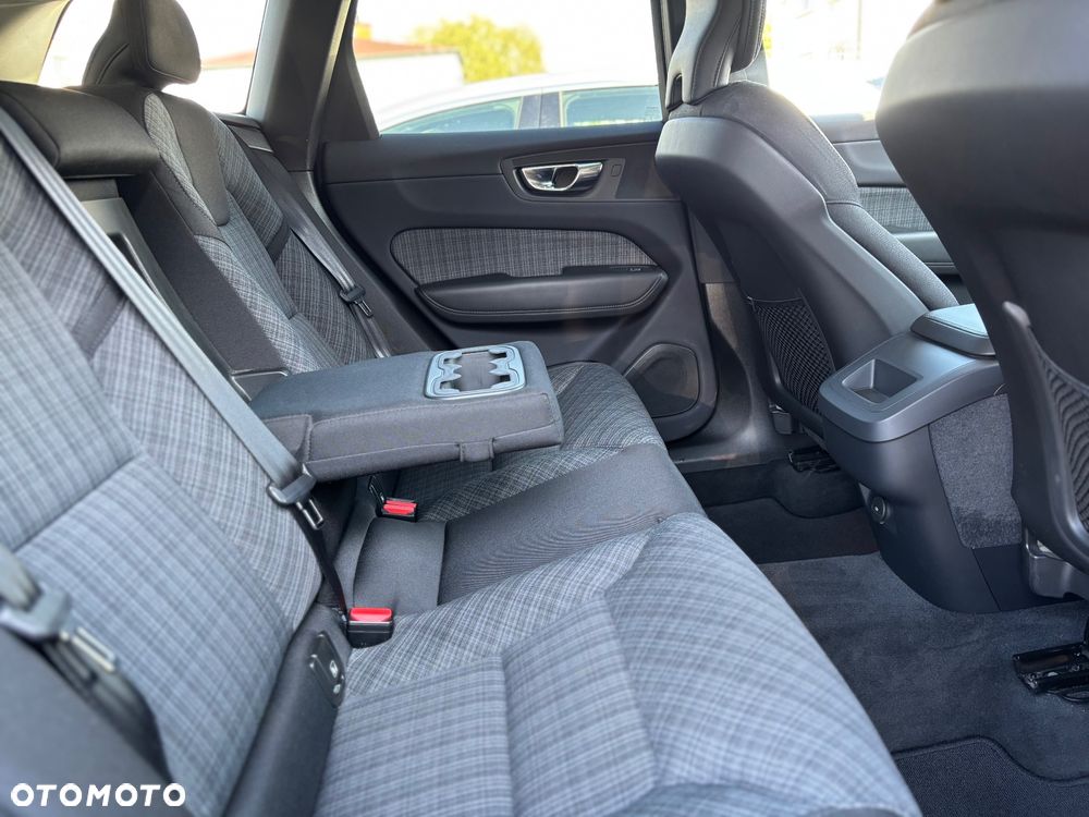 Volvo XC 60 B4 B Momentum Pro - 26