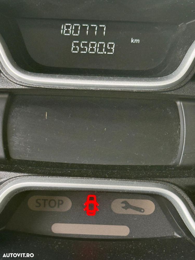 Opel Vivaro - 10