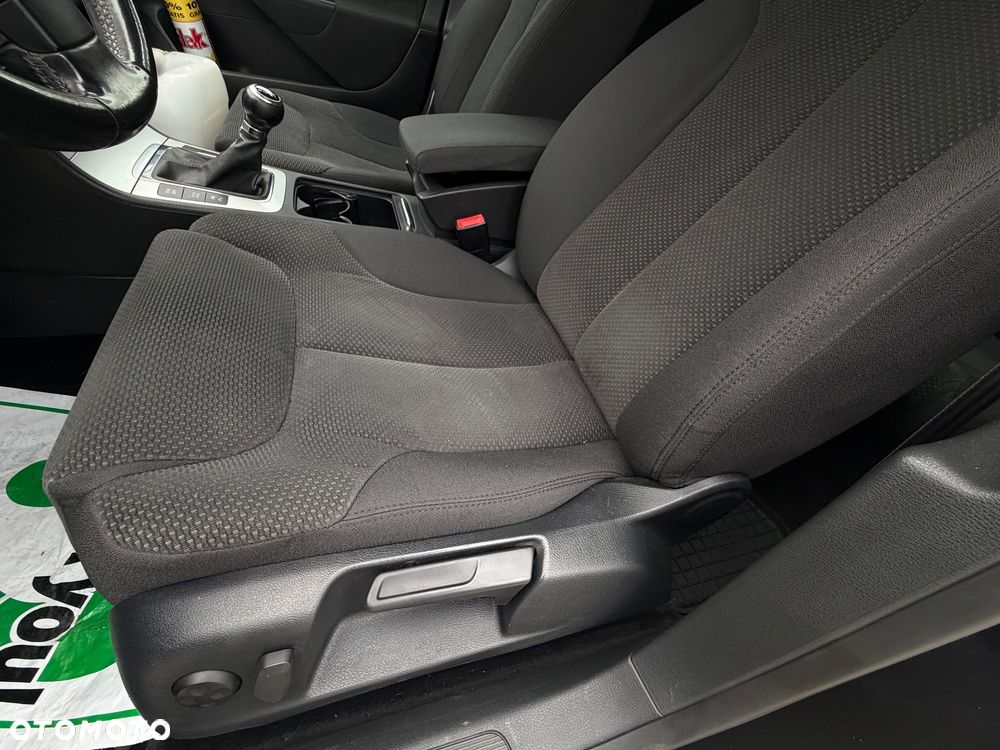 Volkswagen Passat - 16