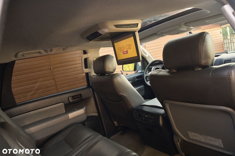 Toyota Sequoia - 28