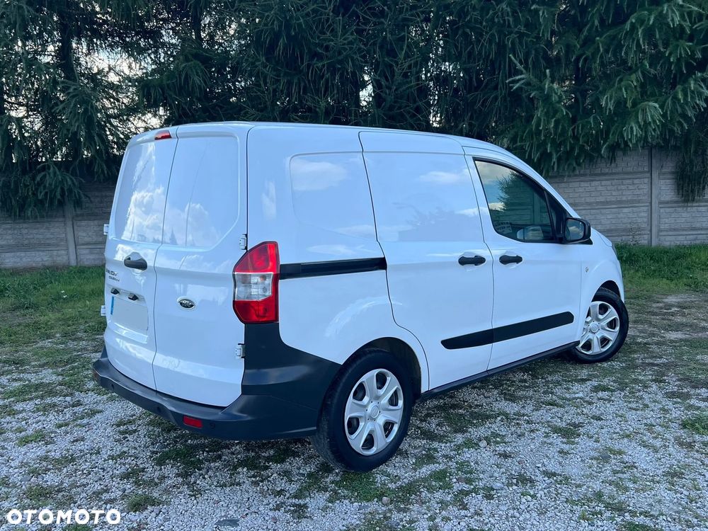 Ford Transit Courier - 10