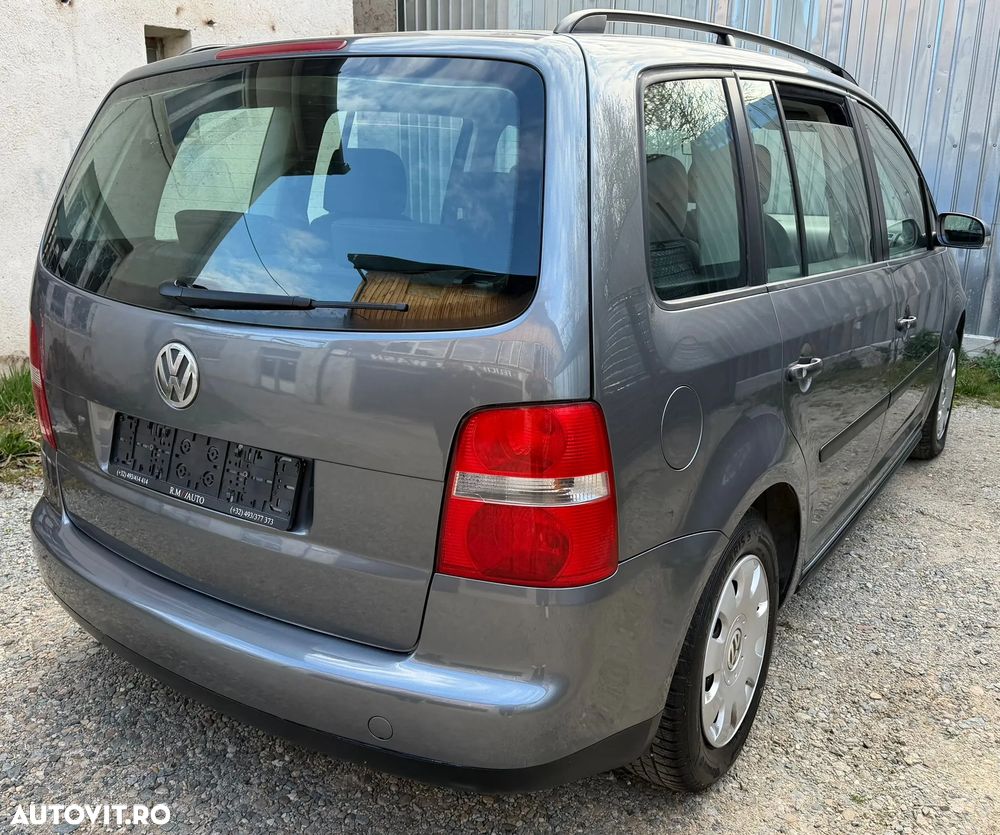 Volkswagen Touran - 4