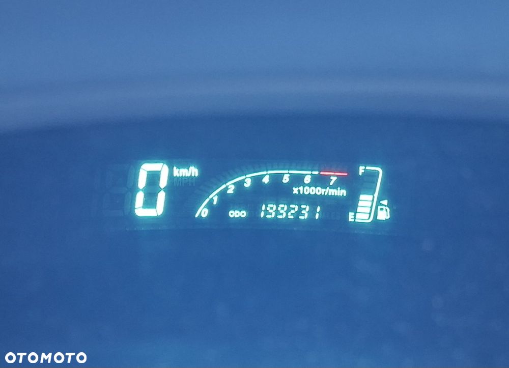 Toyota Yaris 1.0 - 7
