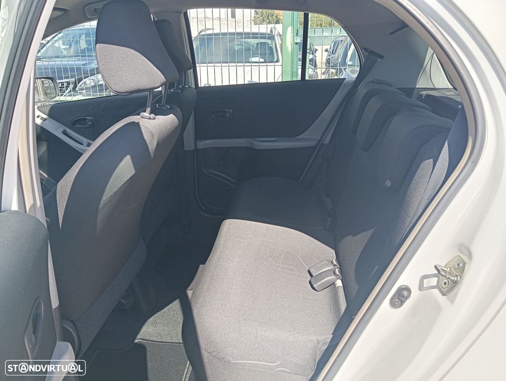 Toyota Yaris 1.4 D-4D ACtive - 14