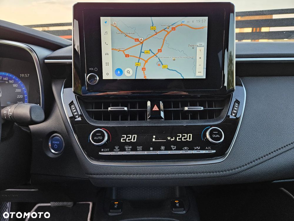 Toyota Corolla 1.8 Hybrid Comfort - 24