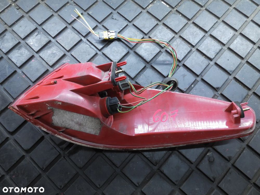 PEUGEOT 607 LAMPA TYŁ TYLNA WERSJA EUROPEJSKA LEWA POSIADAM 2 SZT - 2