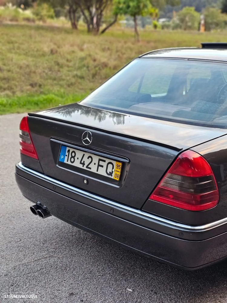Mercedes-Benz 180 - 8