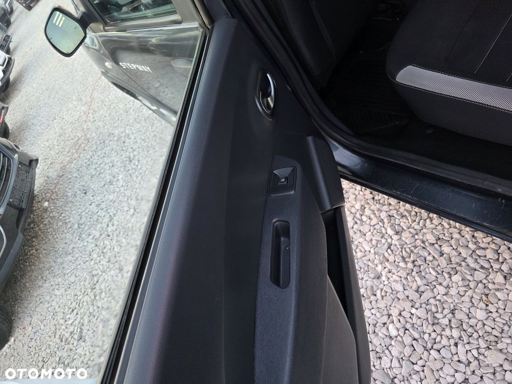 Dacia Lodgy SCe 100 Stepway - 11