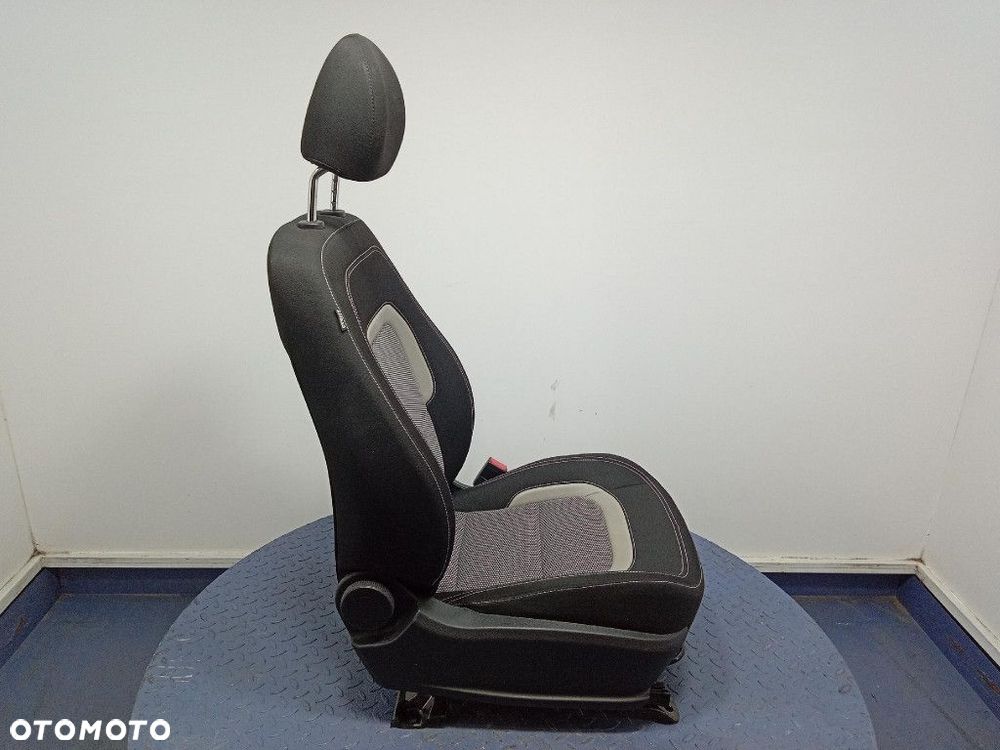 KIA CEED II 12- FOTEL PASAŻERA PRZÓD PRAWY - 4