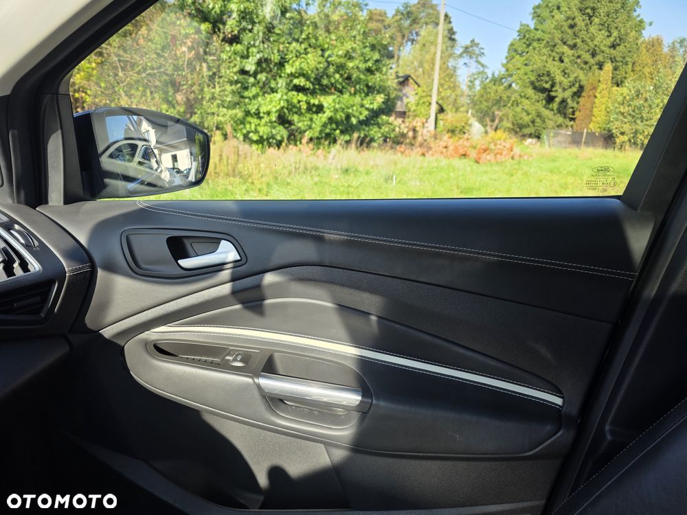 Ford Kuga 2.0 TDCi 4x4 Vignale - 33