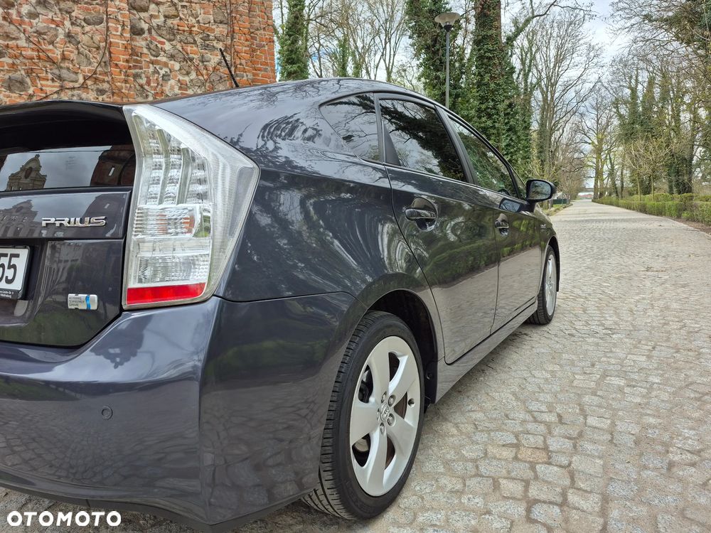 Toyota Prius (Hybrid) Executive - 11