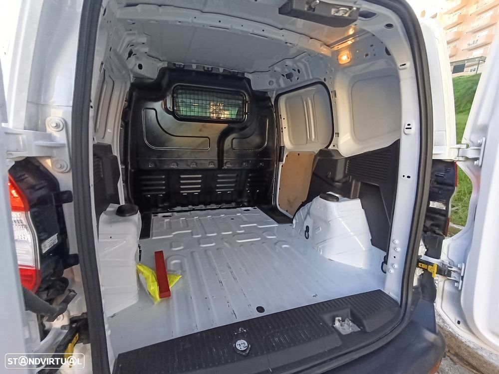 Ford Transit Courier - 21