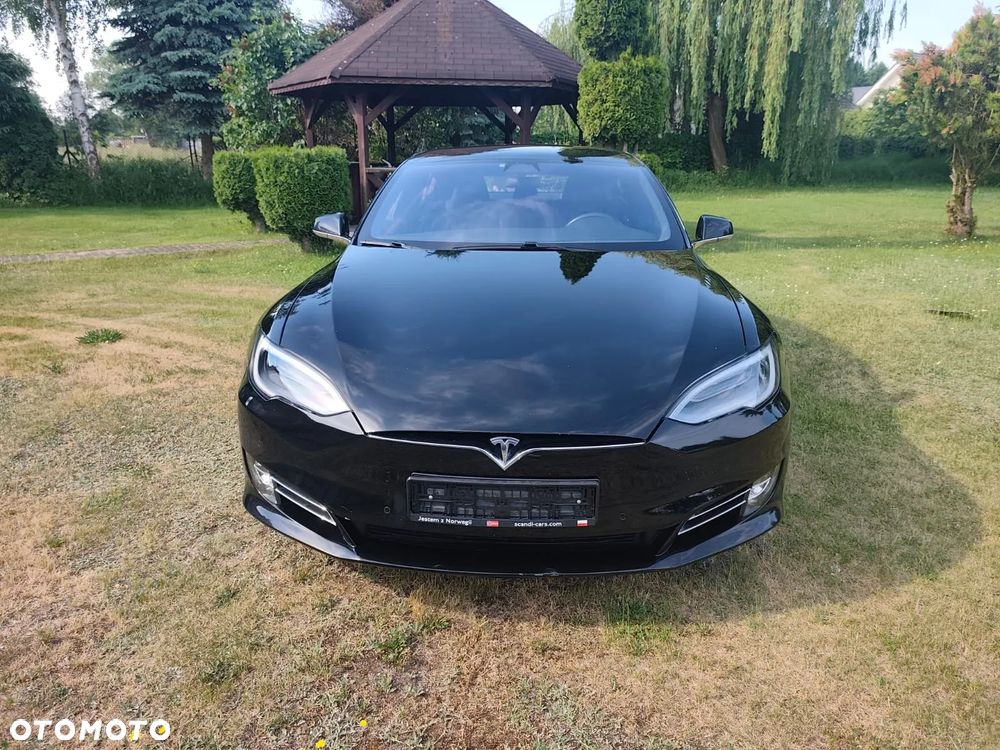 Tesla Model S - 9