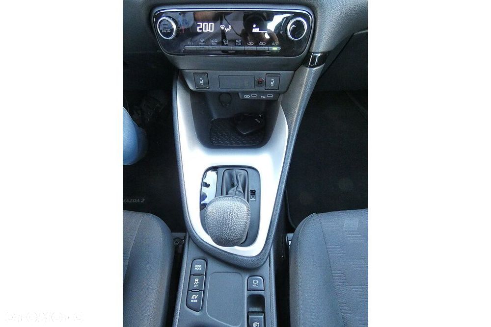 Mazda 2 Hybrid - 8
