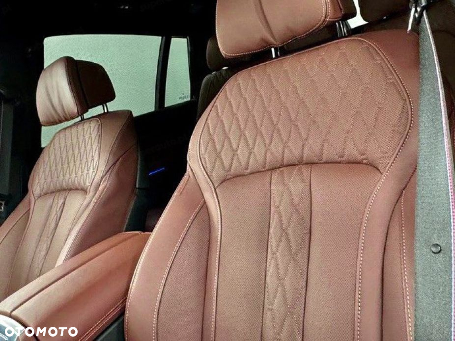 BMW X7 - 7