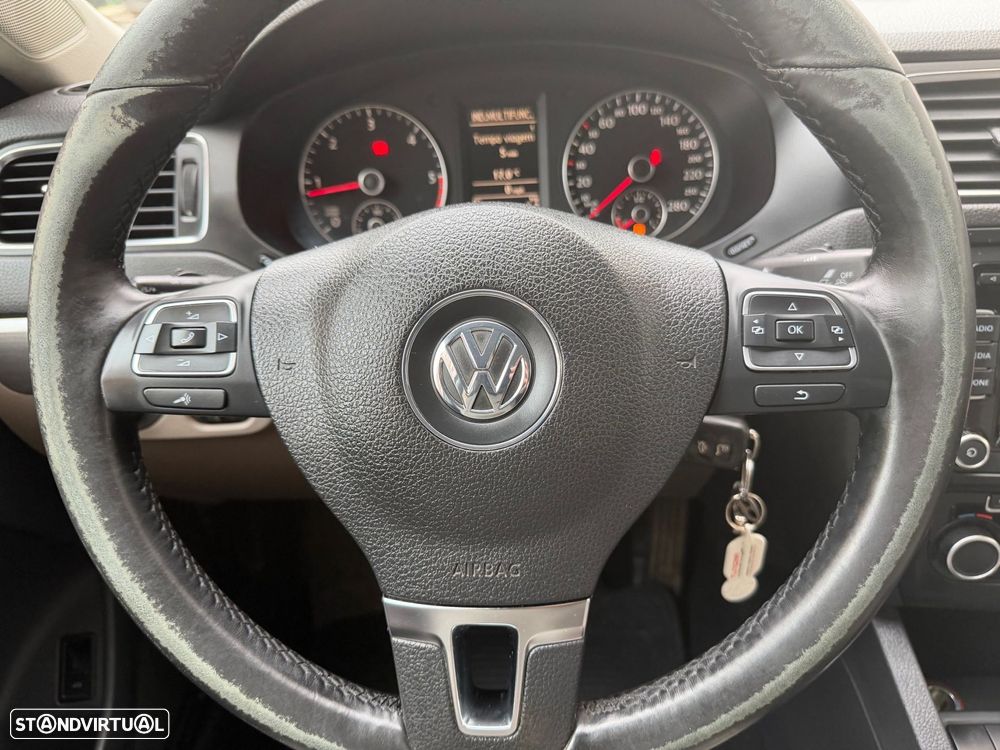 VW Jetta 1.6 TDi Confortline - 11