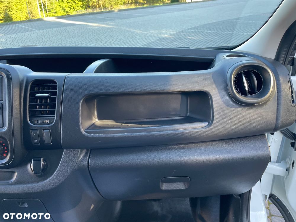 Renault Trafic Vivaro Partner Expert Custom Talento T6 Vito - 19