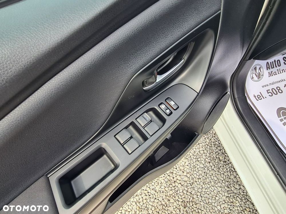 Toyota Yaris Hybrid 100 Premium - 34