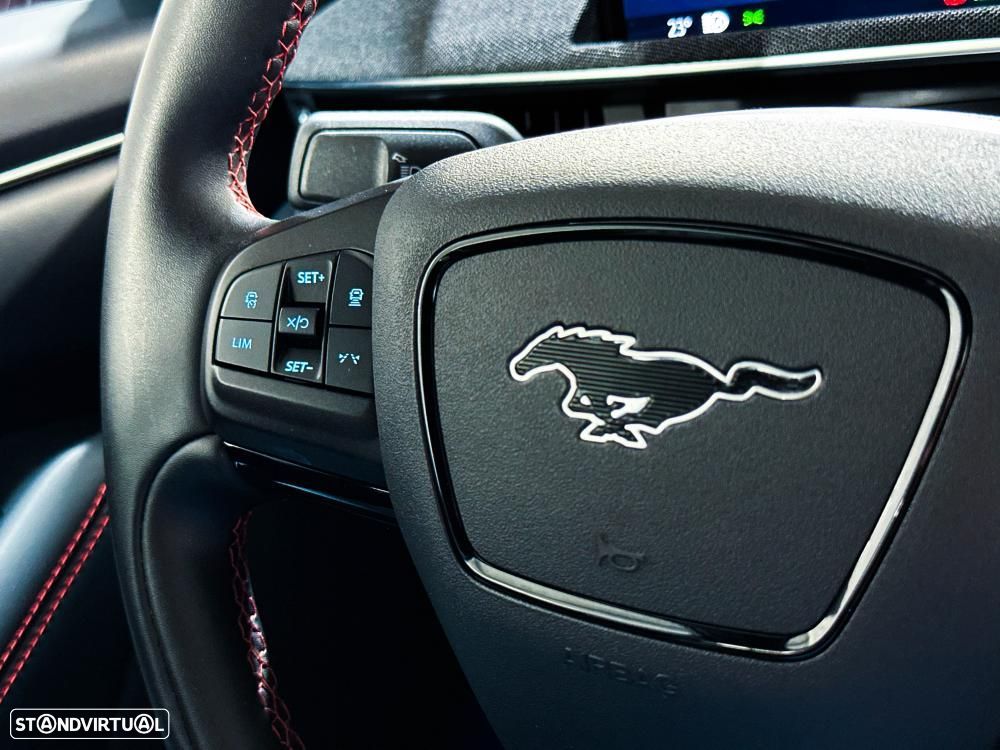 Ford Mustang Mach-E AWD PREMIUM - 37