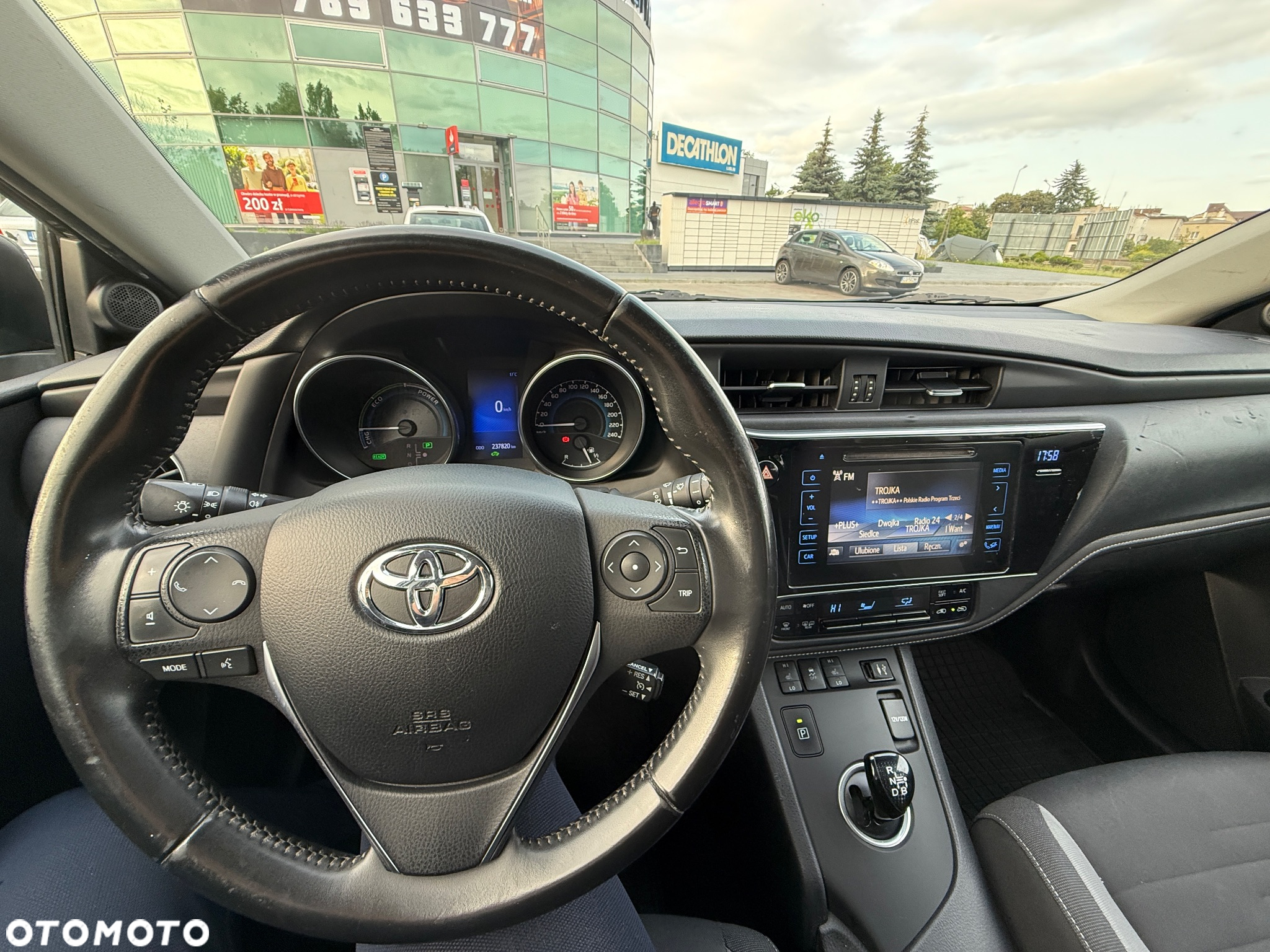 Toyota Auris Hybrid 135 Prestige - 16